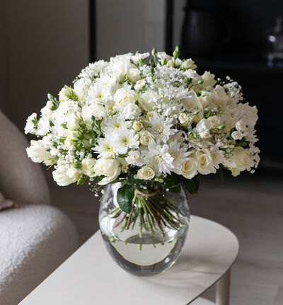 Fairtrade rosebukett i hvitt L Fairtrade rosebukett i hvitt L